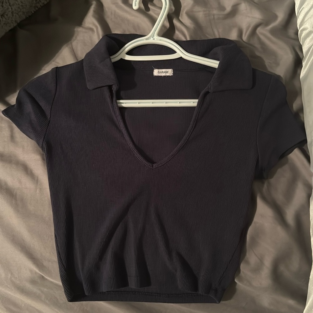 medium navy blue crop top from garage